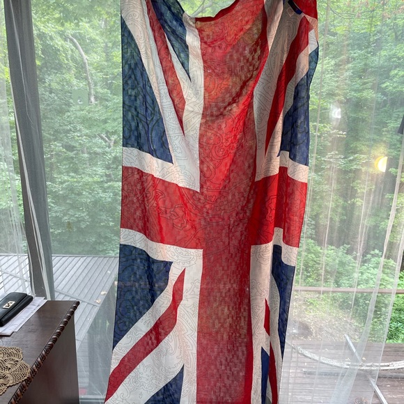 Twiggy- London large scarf. Brand New - Picture 8 of 10